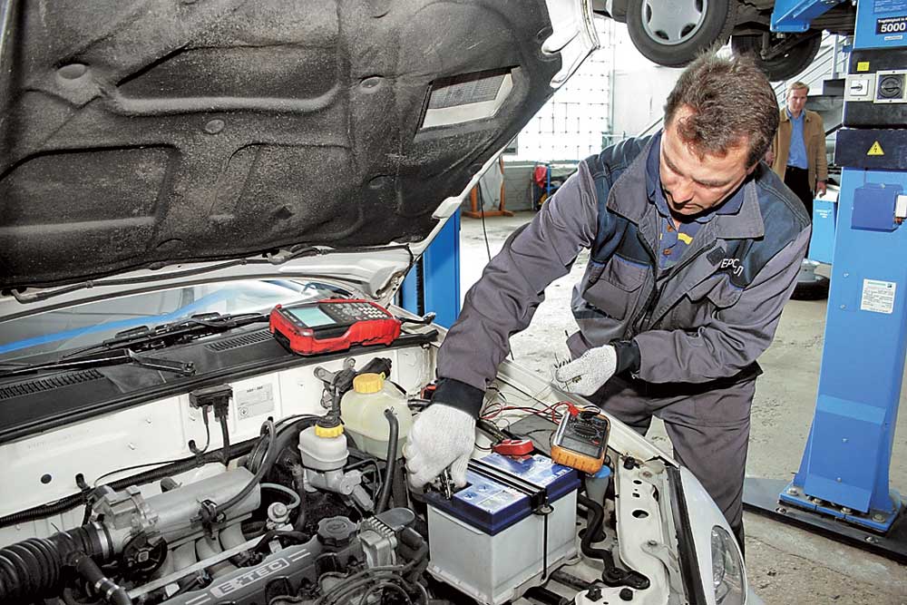 как снять аккумулятор на машине 1